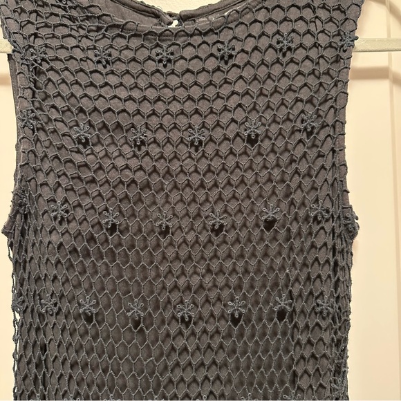 Elegant Black Sleeveless Dress - Picture 2 of 5